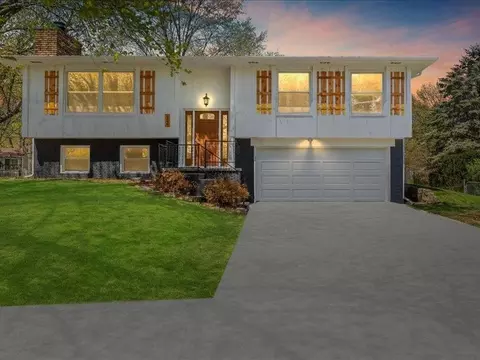32 Gleason Dr, Iowa City, IA 52240