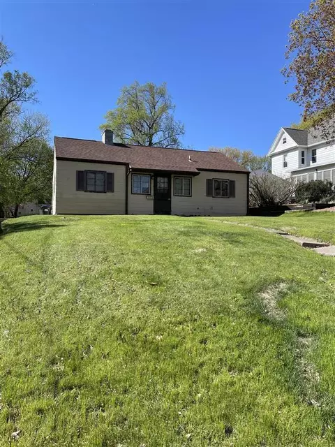 1303 Kirkwood Ave, Iowa City, IA 52240