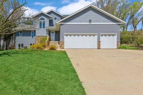 1412 Jackson Woods Ct NW, Cedar Rapids, IA 52405