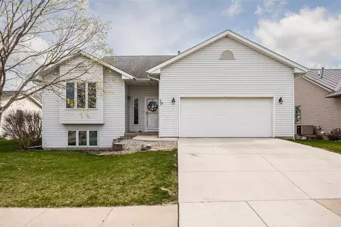 803 Ashford Dr NE, Cedar Rapids, IA 52402