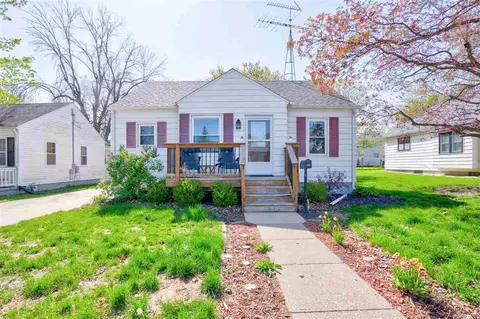 717 S 2nd Ave, Washington, IA 52353