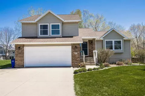825 St Andrews Dr, North Liberty, IA 52317