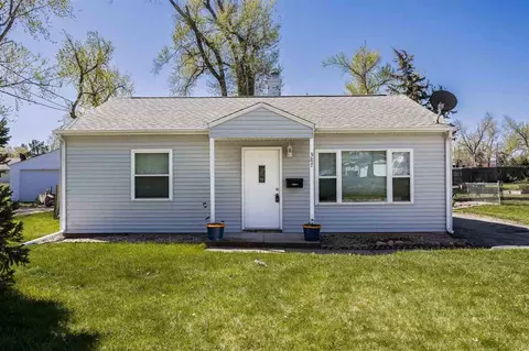 387 26th Ave SW, Cedar Rapids, IA 52404