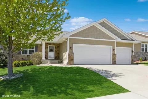49 Whitechapel Dr, Iowa City, IA 52245