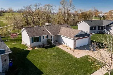 829 Moose Dr NW, Cedar Rapids, IA 52405
