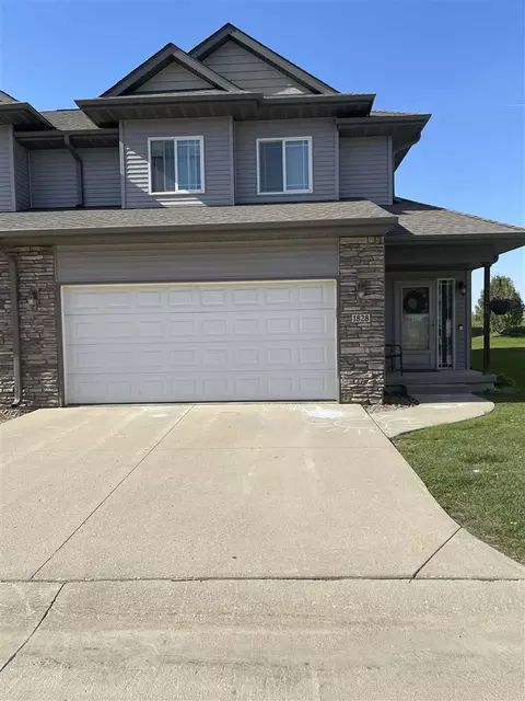 1828 Goose Lake Cir, North Liberty, IA 52317