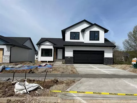 23 Huntington Dr, Iowa City, IA 52245