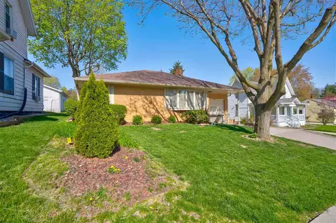 833 S Marion Ave, Washington, IA 52353