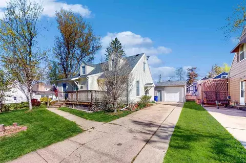 216 Sinclair Ave SE, Cedar Rapids, IA 52403 photo 2