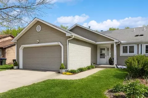 2216 Plaen View Dr, Iowa City, IA 52246