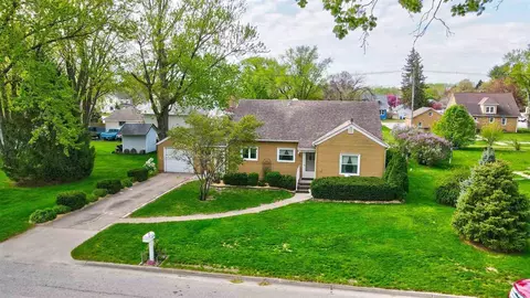 314 F Ave, Kalona, IA 52247