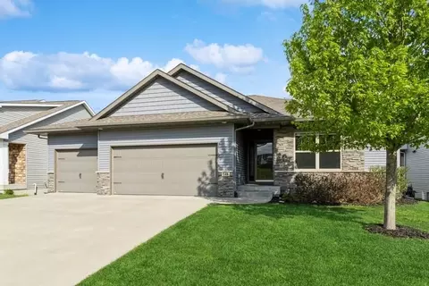 148 Colchester Dr, Iowa City, IA 52245