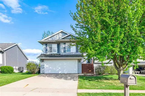 620 Pebble Ct, North Liberty, IA 52317