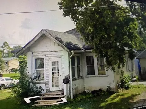 598 E Washington St, Marengo, IA 52301