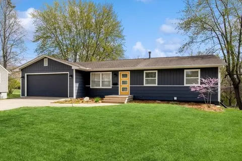 9 Arbor Cir, Iowa City, IA 52245