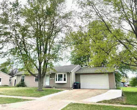 109 Knotty Circle Dr, West Liberty, IA 52776