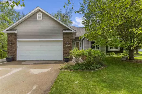2926 Meadow Cir NE, Iowa City, IA 52240