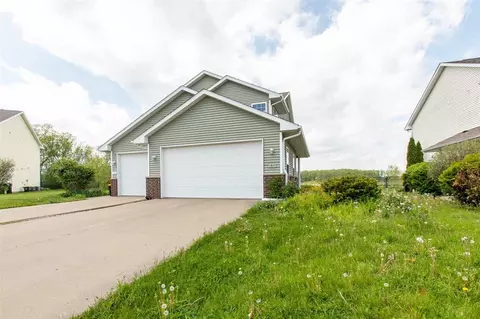 63 Thistle Ct, Iowa City, IA 52240