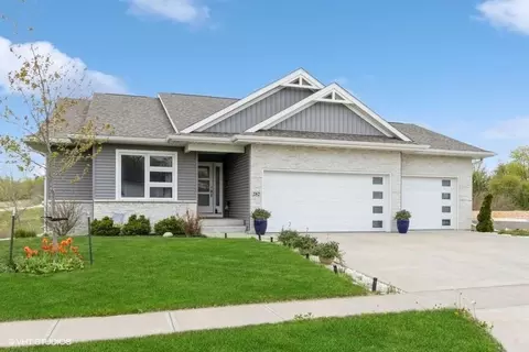 282 Chadwick Ln, Iowa City, IA 52245