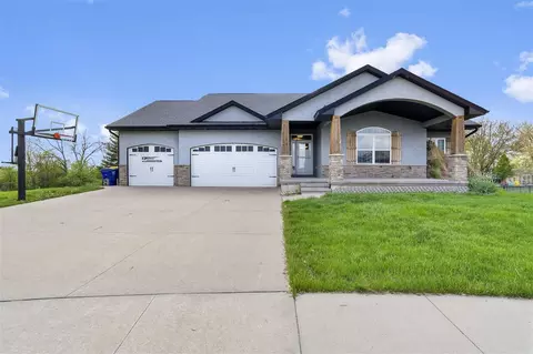 1060 Grouse Ct, North Liberty, IA 52317