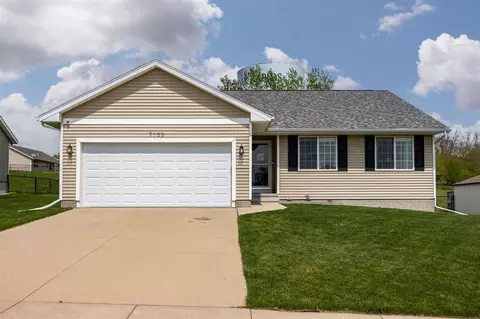 7103 Rolling Ridge Dr SW, Cedar Rapids, IA 52404