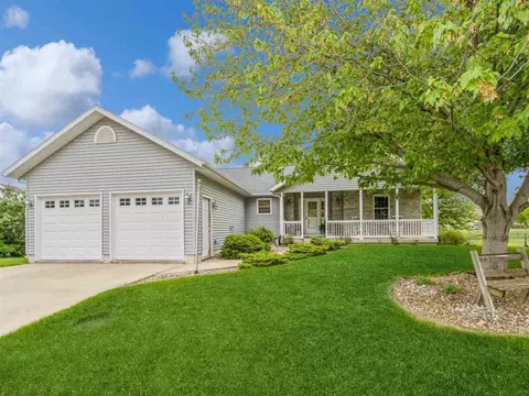 375 Fox Run, North Liberty, IA 52317