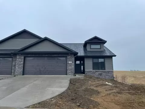 16 Lazy Brook Dr, West Branch, IA 52358