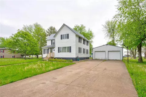 2501 Burlington St, Columbus City, IA 52737