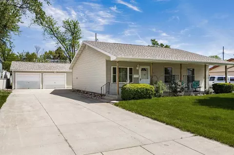 5220 Harbet Ave NW, Cedar Rapids, IA 52405
