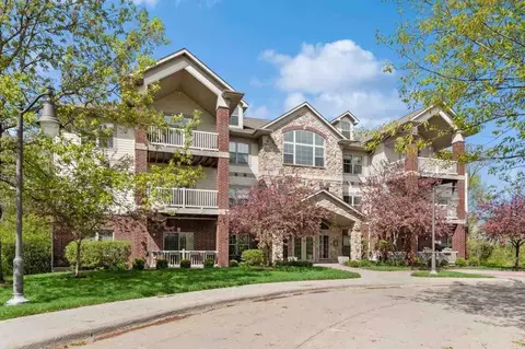 910 Foster Rd, Iowa City, IA 52245