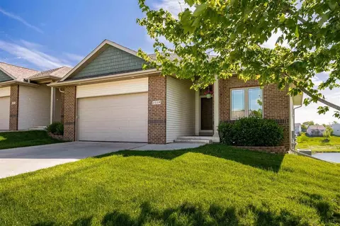 2239 E Grantview Dr, Coralville, IA 52241