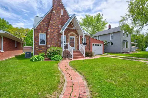 821 2nd St, Columbus Junction, IA 52738
