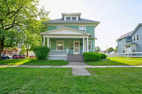 221 S Ave C, Washington, IA 52353