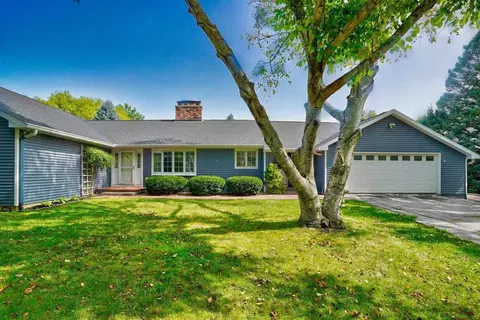 2300 Cae Dr, Iowa City, IA 52246
