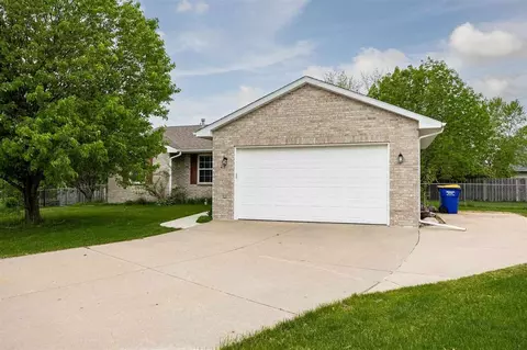 45 Pinehurst Ct, North Liberty, IA 52317