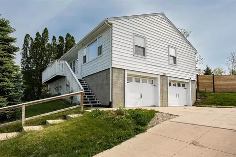 1617 20th St NW, Cedar Rapids, IA 52405