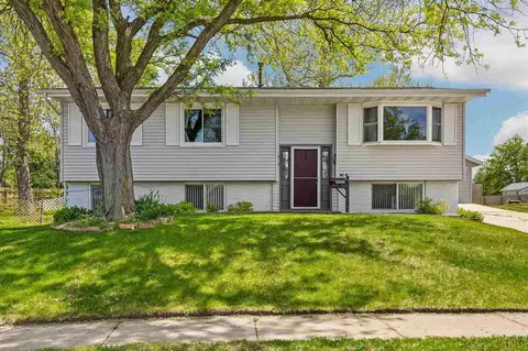 4520 Sugar Pine Dr NE, Cedar Rapids, IA 52402