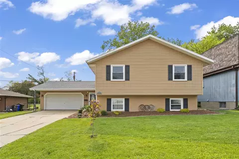 44 27th St NW, Cedar Rapids, IA 52405