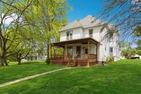 408 Oak St, Williamsburg, IA 52361