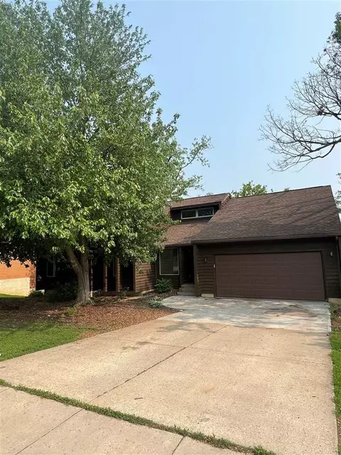 2546 L Ave NW, Cedar Rapids, IA 52405