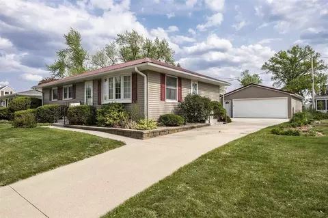 2245 17th Ave, Marion, IA 52302