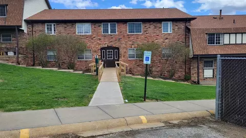 703 21st Avenue Pl, Coralville, IA 52241