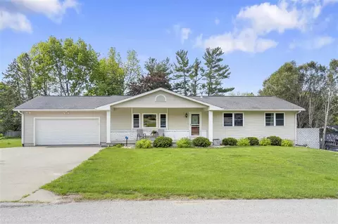 397 Lake View Dr NE, Solon, IA 52333