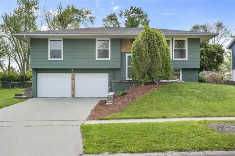 221 Fleetwood Rd SW, Cedar Rapids, IA 52404