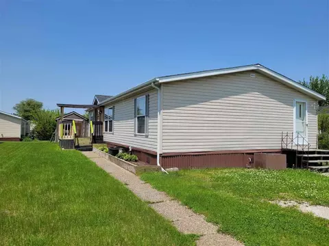 616 Beachview Dr, Iowacity, IA 52356