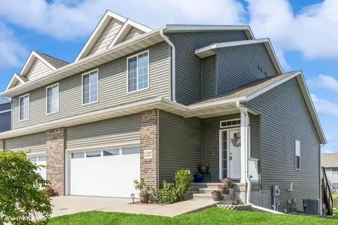 1227 Leann Cir, North Liberty, IA 52317