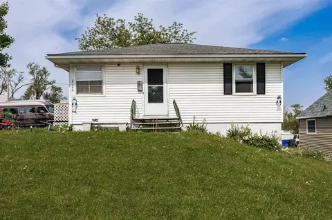 2126 SW 9th St, Cedar Rapids, IA 52404