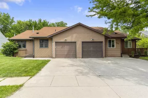 2228 Plaen View Dr, Iowa City, IA 52246