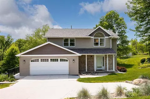 57 High Circle Dr NE, Iowa City, IA 52240