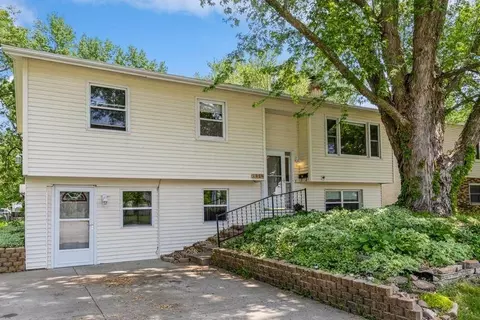 1328 Dover St, Iowa City, IA 52240